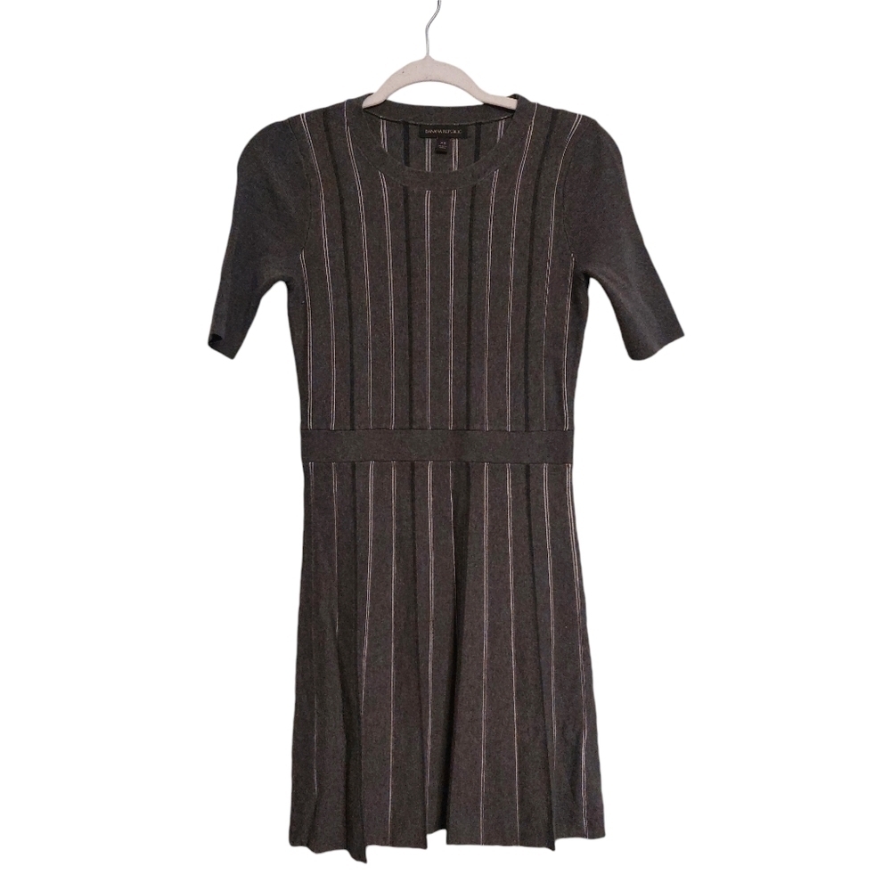 Banana Republic Short Sleeve Fit and Flare Knit Midi Dress- size XS - Picture 3 of 7